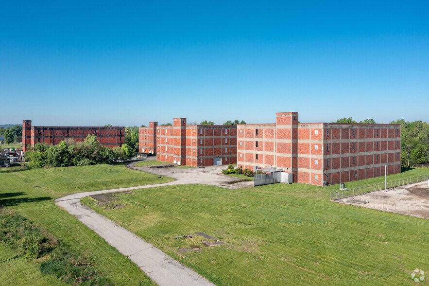 More Photos Of 1600 Bernheim Ln, Louisville Warehouse For Lease