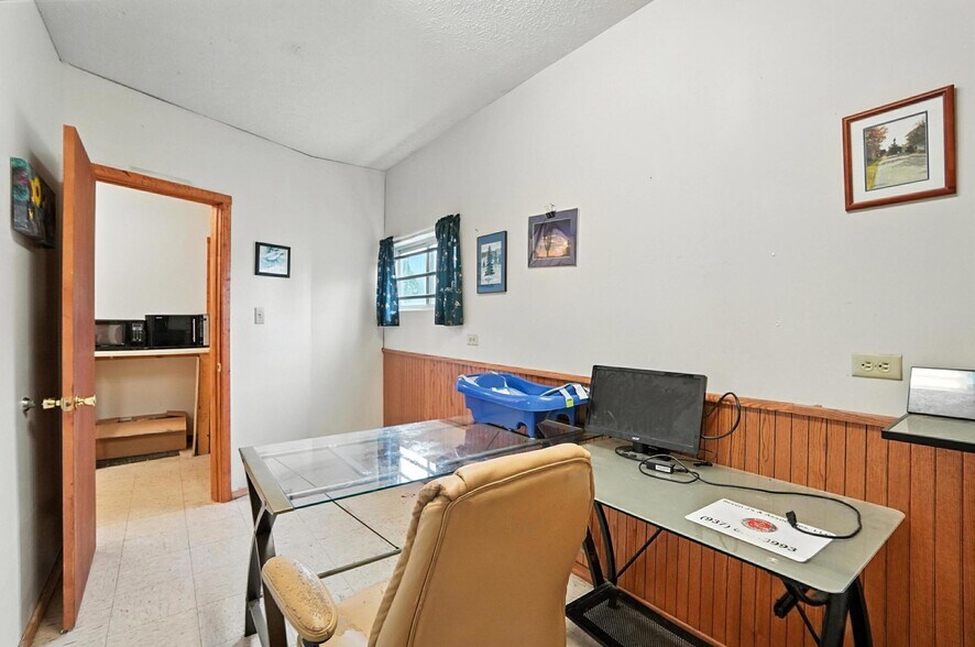 More Photos Of 103 Quinter Farm Rd, Englewood Freestanding For Sale