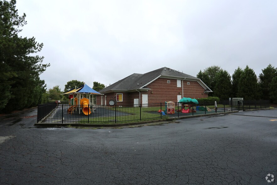 More Photos Of 4040 Johns Creek Pky, Suwanee General Retail For Sale