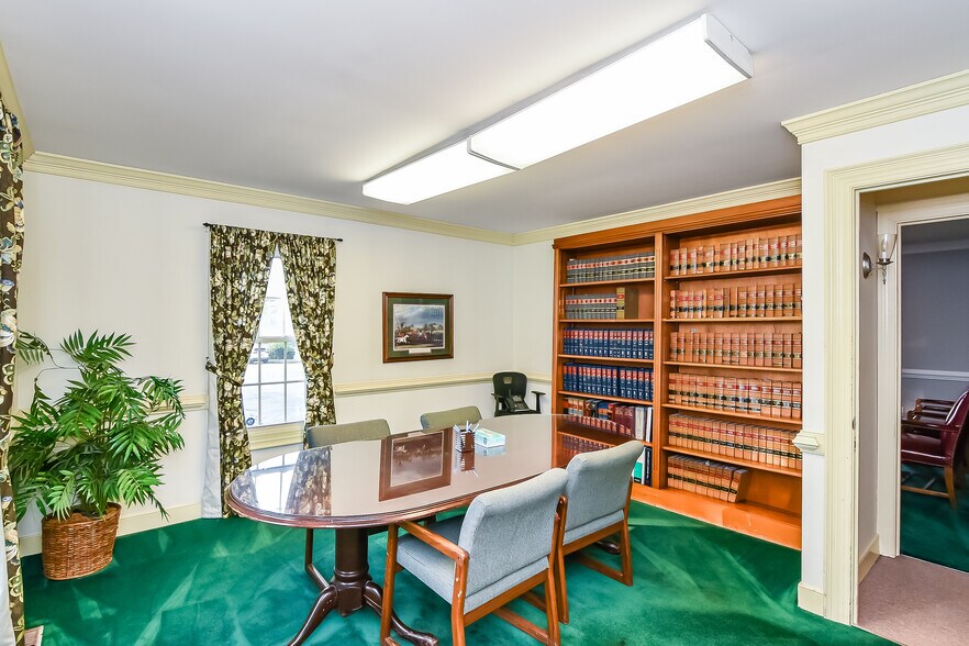 More Photos Of 1900 E Parham Rd, Henrico Office For Sale