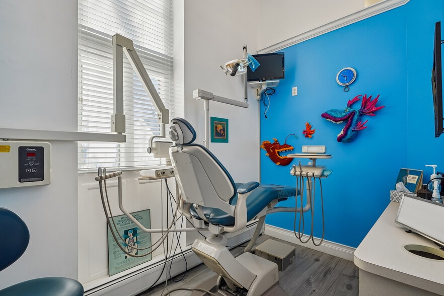 More Photos Of 273A Monmouth St, Jersey City Medical For Sale