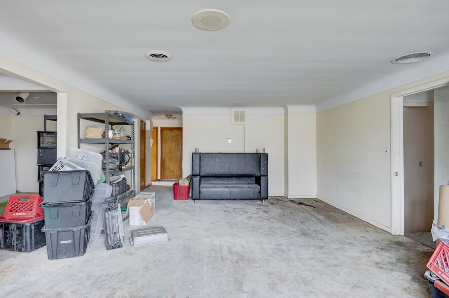 More Photos Of 23919 John R Rd, Hazel Park Freestanding For Sale