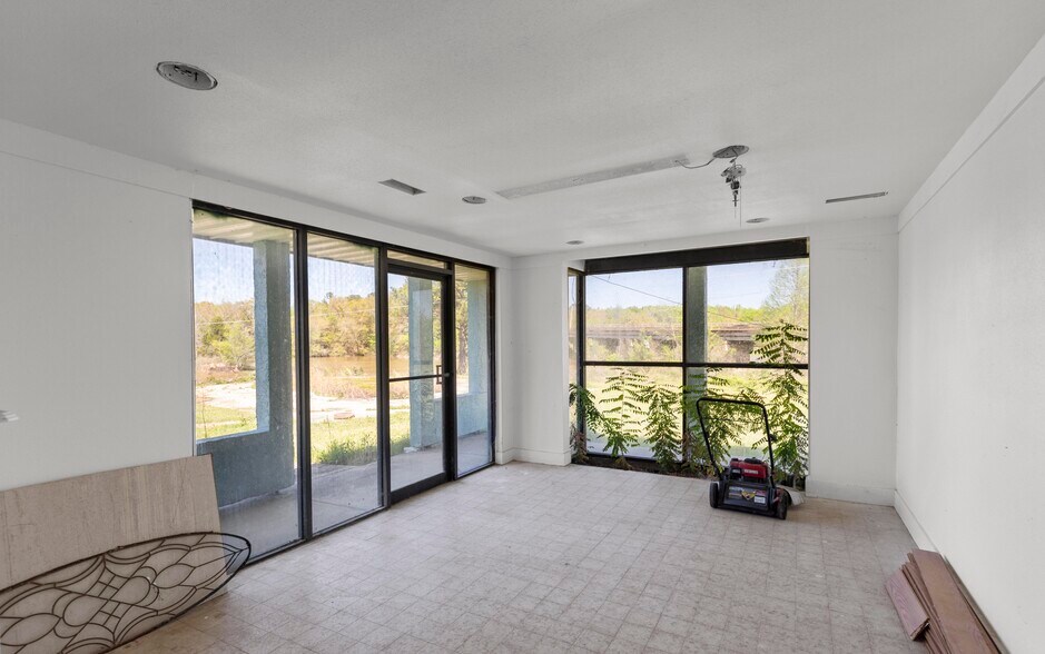 More Photos Of 1010 N Eufaula Ave, Eufaula Hotel For Sale