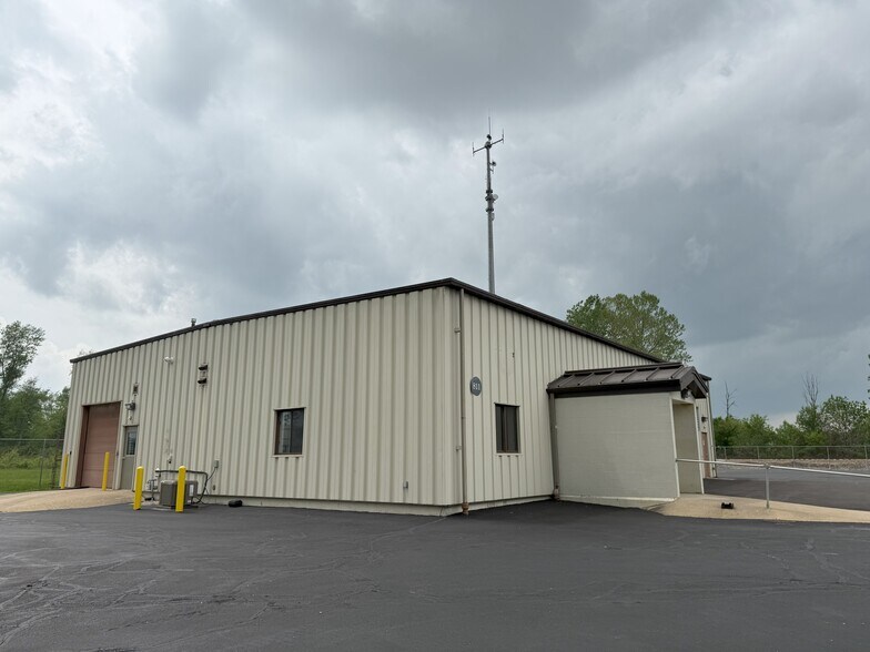 More Photos Of 811 Irving Wick Dr W, Heath Industrial For Lease