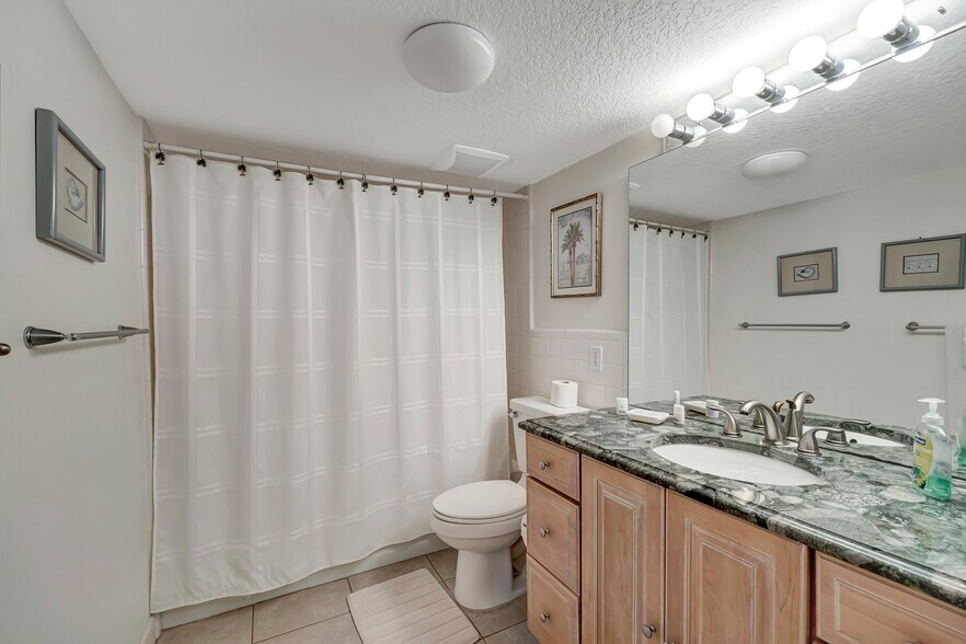 More Photos Of 23 Royal Palm Pointe, Vero Beach Restaurant For Sale