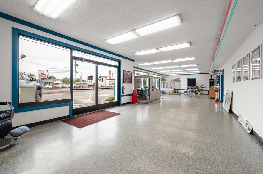 More Photos Of 3521 Franklin Blvd, Eugene Auto Dealership For Sale