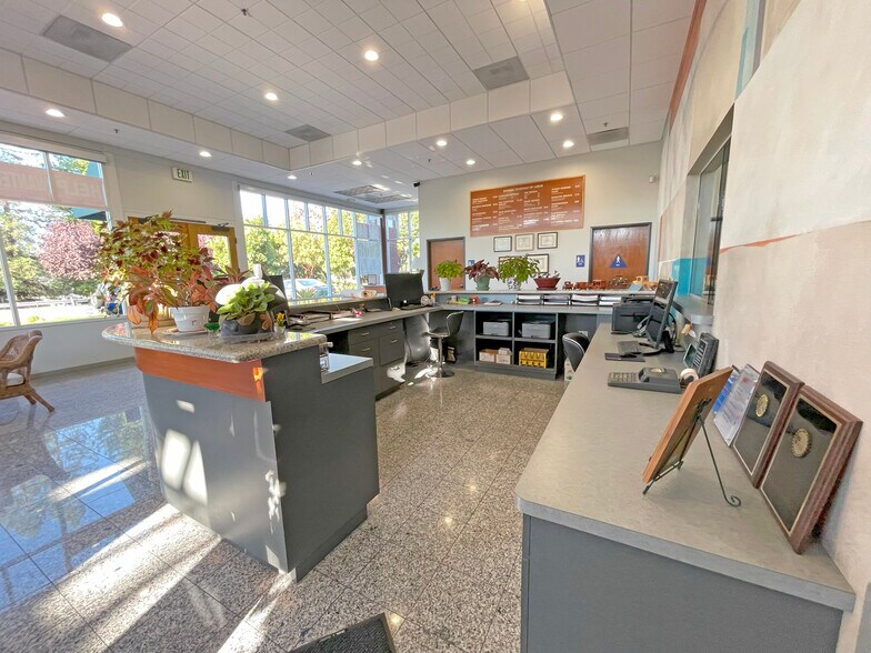 More Photos Of 9670 Old Redwood Hwy, Windsor Service For Sale