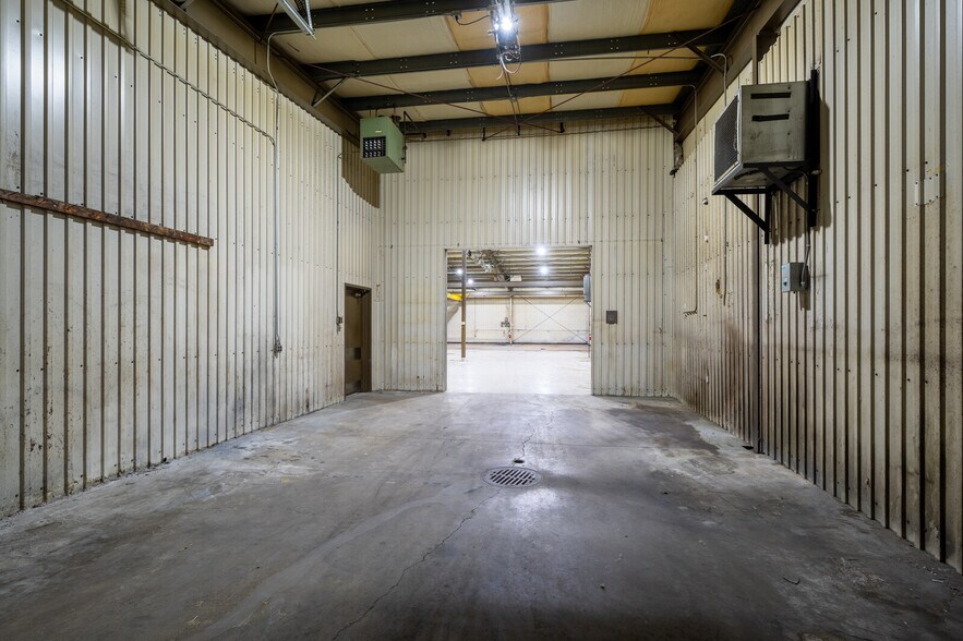 More Photos Of 42470 Executive Dr, Harrison Township Warehouse For Lease