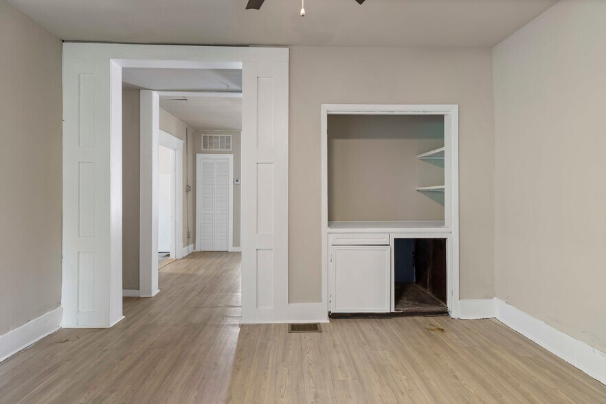 More Photos Of 2024 S Flores St, San Antonio Storefront Retail Residential For Sale