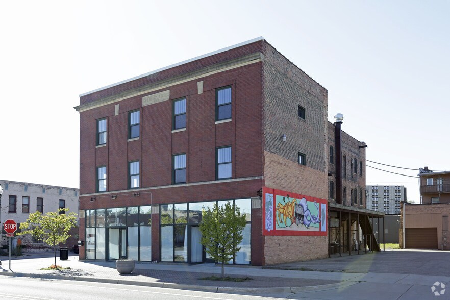 More Photos Of 208-212 Territorial Rd, Benton Harbor Restaurant For Lease