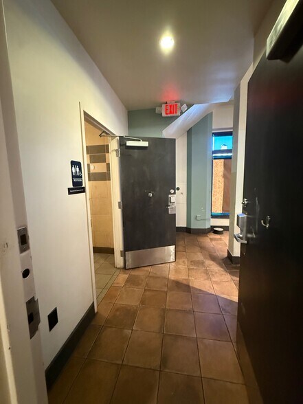 More Photos Of 1235 State St, Santa Barbara Storefront Retail Office For Lease