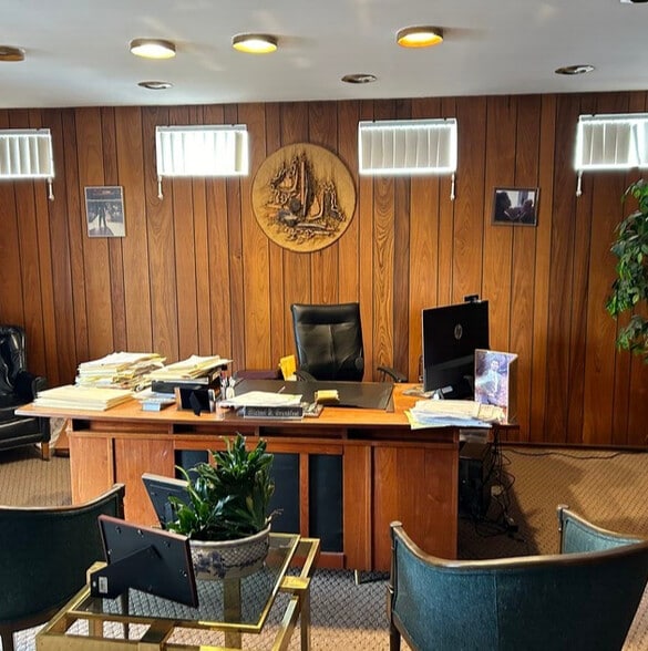 More Photos Of 8 Manor Rd, Smithtown Office For Sale