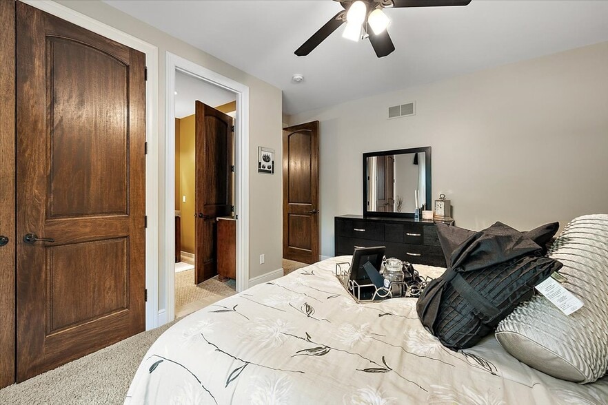 More Photos Of 1330 Oxford Rd, Bloomfield Hills Specialty For Sale