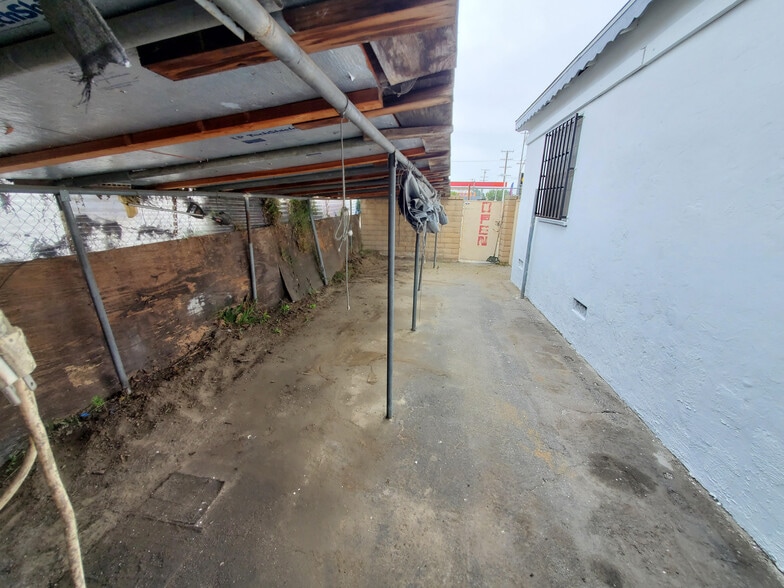 More Photos Of 8858 Flower St, Bellflower Freestanding For Lease