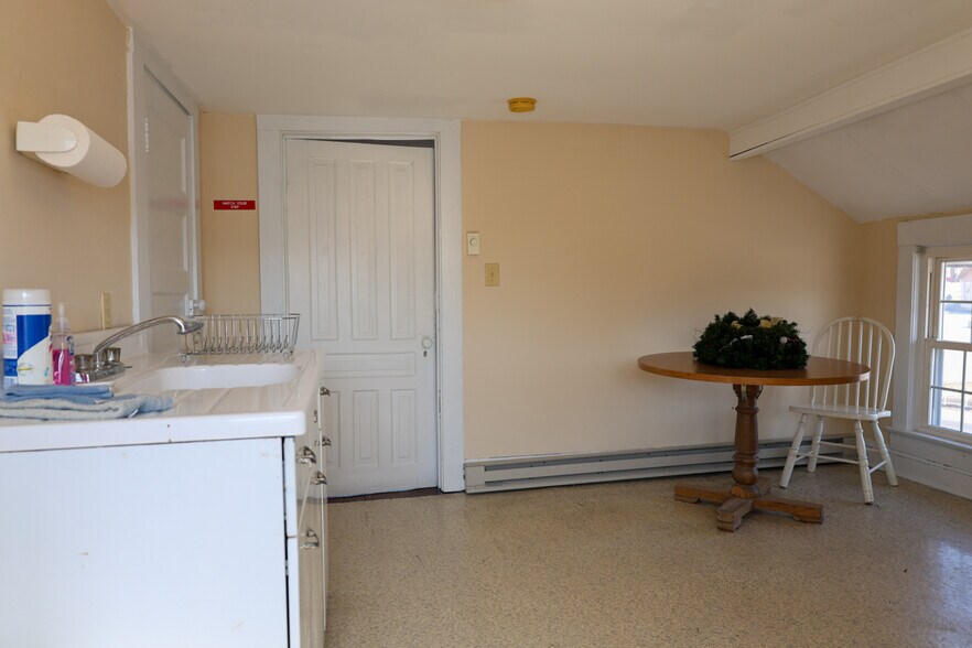 More Photos Of 1616 Blountville Blvd, Blountville Office Residential For Sale