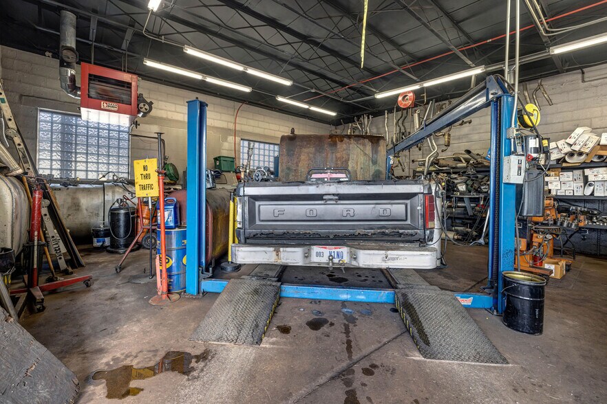 More Photos Of 7315 Vine St, Cincinnati Auto Repair For Sale