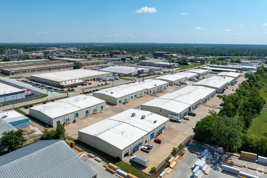 More Photos Of 7252-7258 E 38th St, Tulsa Light Manufacturing For Lease