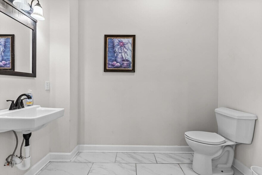 More Photos Of 471-472 W Main St, Fries Medical For Sale