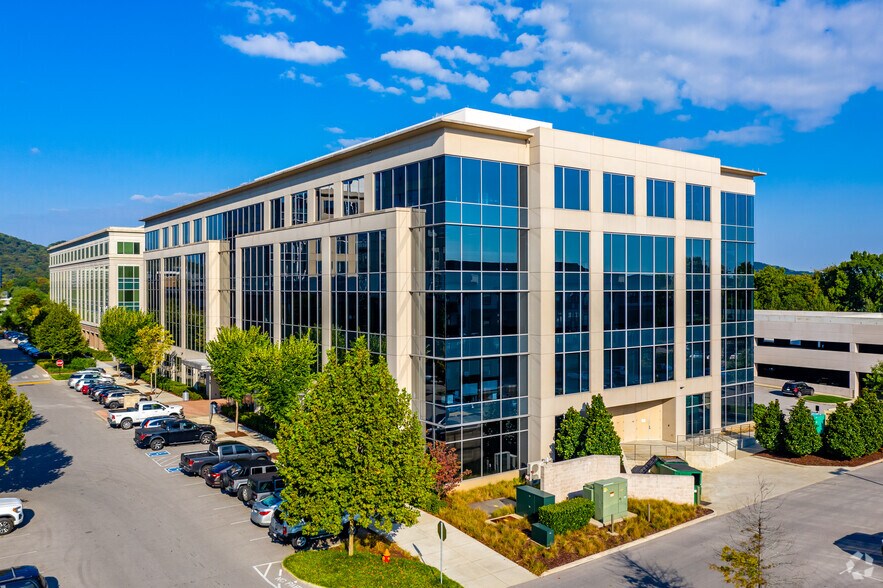 More Photos Of 310 Seven Springs Way, Brentwood Office Residential For Lease