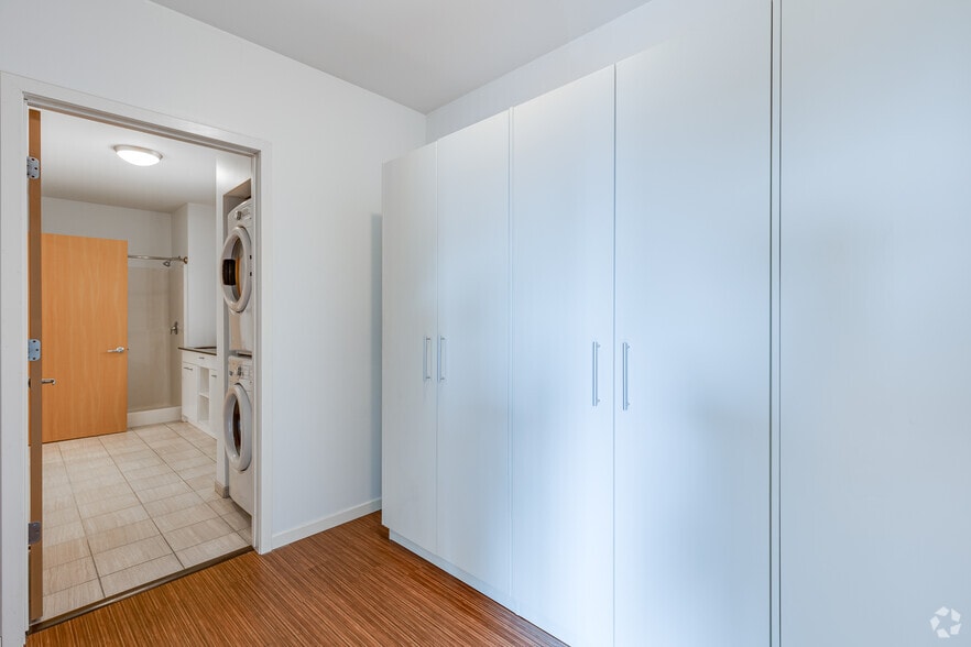 More Photos Of 915 Washington Ave N, Minneapolis Apartments For Lease