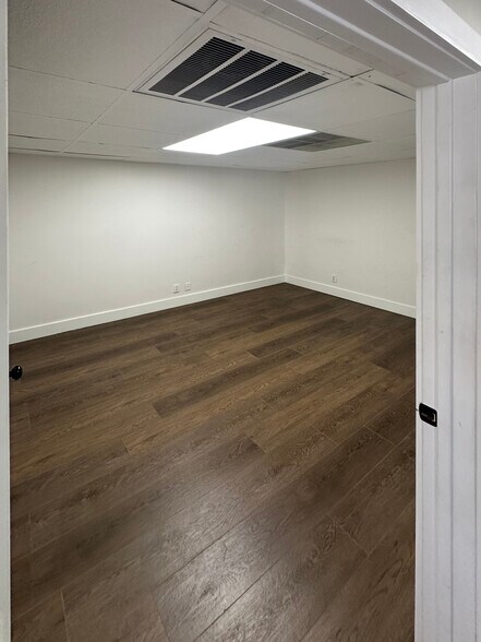 More Photos Of 5708 N Shepherd Dr, Houston Unknown For Lease