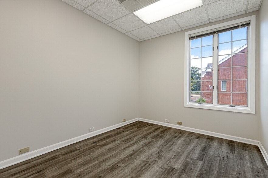 More Photos Of 821-824 Courtyard Dr, Hillsborough Office For Lease