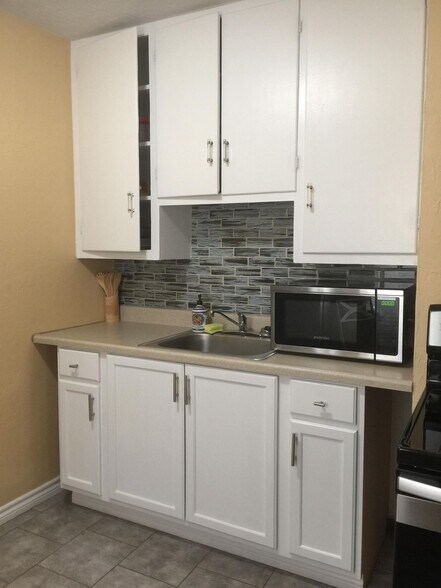 More Photos Of 2009 NW Hoover Ave, Lawton Apartments For Sale