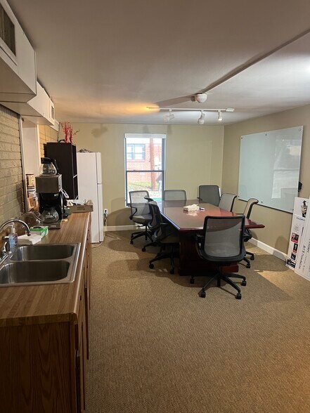 More Photos Of 4324 W Markham St, Little Rock Office For Sale