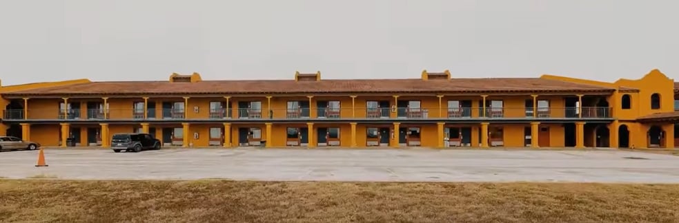 More Photos Of 3334 S US Highway 77 Byp, Kingsville Hotel For Sale