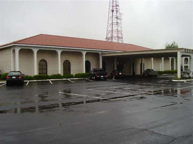 Primary Photo Of 951 GA Highway 42 N, Forsyth Hotel For Lease
