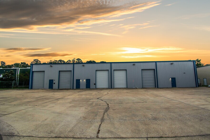 More Photos Of 105 E Davis Industrial Dr, Saint Augustine Warehouse For Lease