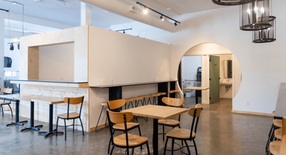 More Photos Of 417 Riverfront Av SE, Calgary Restaurant For Lease