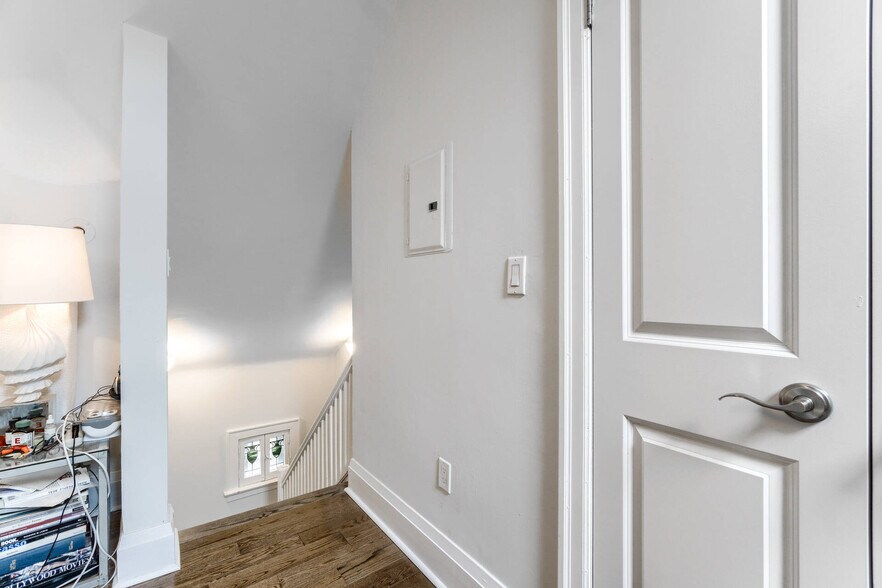 More Photos Of 4 Oriole Gdns, Toronto Apartments For Sale