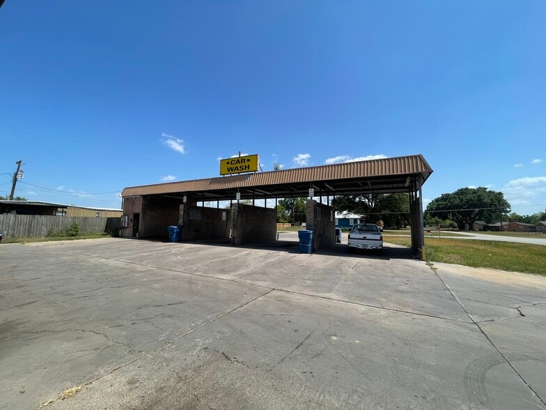 More Photos Of 226 Bremond St, Hempstead Carwash For Sale
