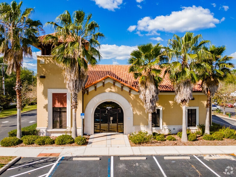 More Photos Of 3001 Cove Bend Dr, Tampa Bank For Lease