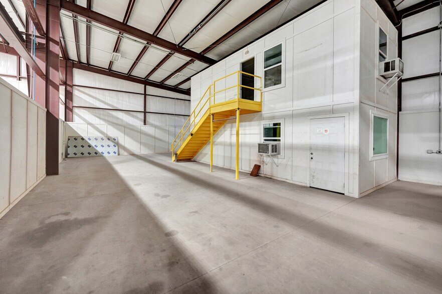 More Photos Of 10712 W County Road 77, Midland Service For Lease