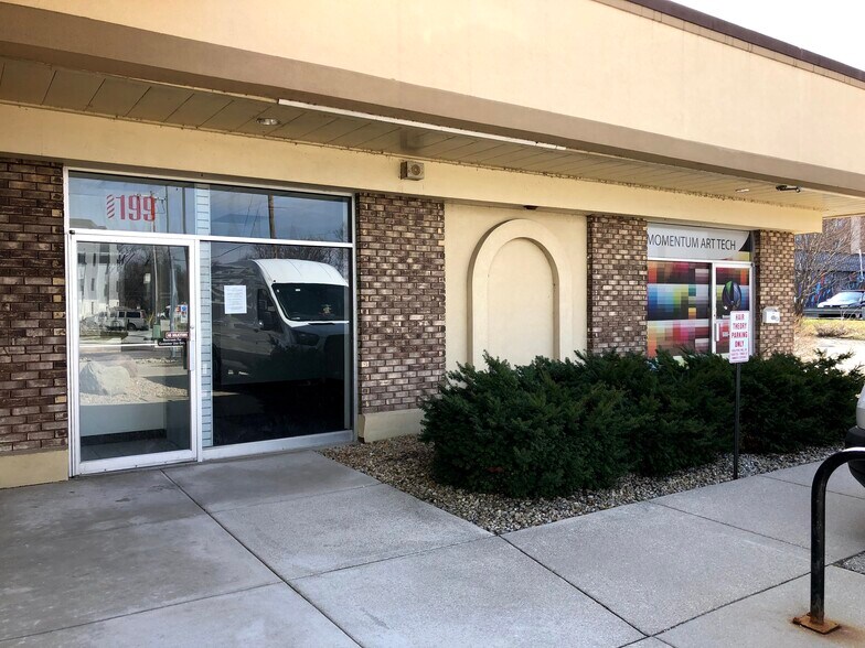 More Photos Of 195-209 Cottage Grove Rd, Madison Storefront For Sale