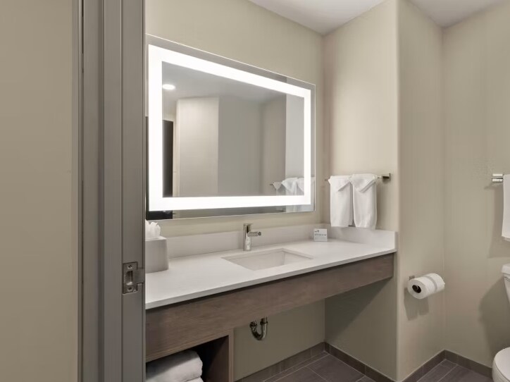 More Photos Of 3520 NW 135th St, Oklahoma City Hotel For Sale