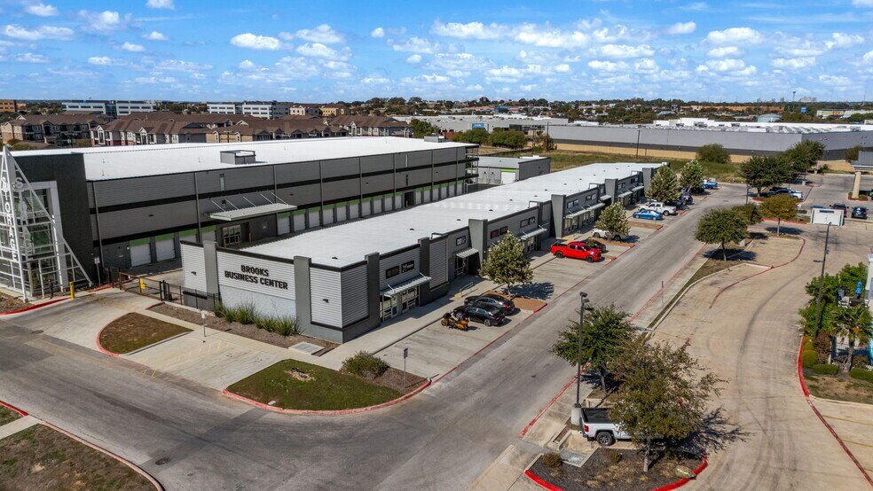 More Photos Of 8114 City Base Landing, San Antonio Unknown For Lease