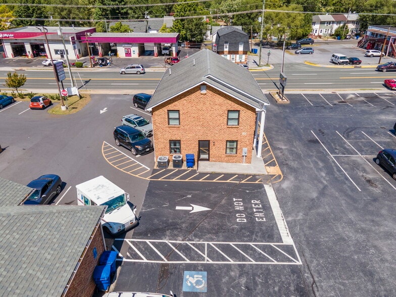 More Photos Of 239 South St, Front Royal Freestanding For Sale