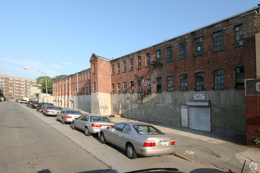 More Photos Of 221-249 McKibben St, Brooklyn Warehouse For Lease