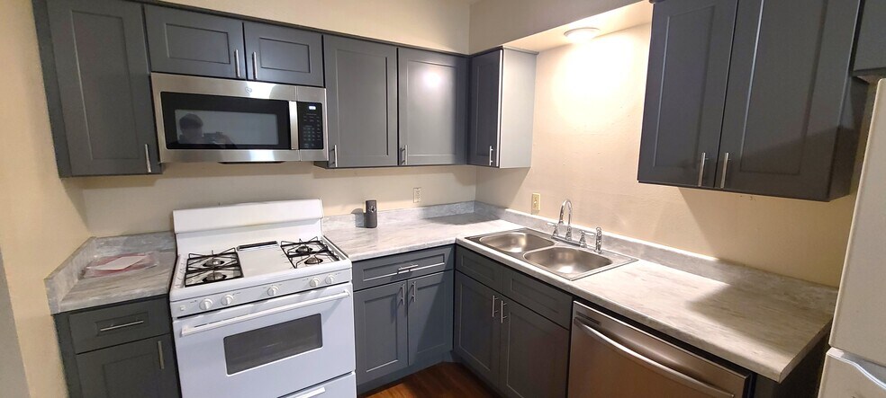 More Photos Of 1114-1128 E 9th St, Russellville Apartments For Sale