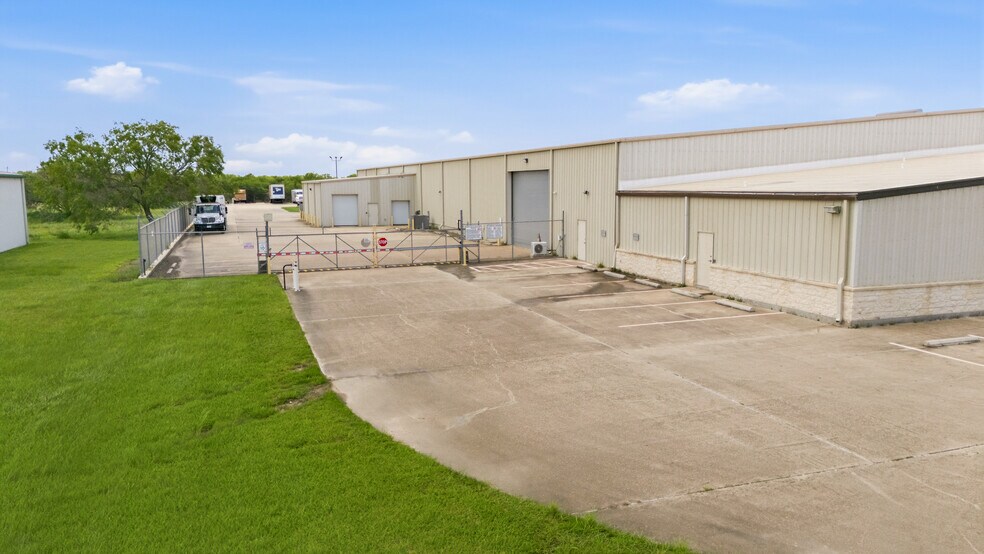 More Photos Of 8316 Lone Tree Rd, Victoria Industrial For Lease