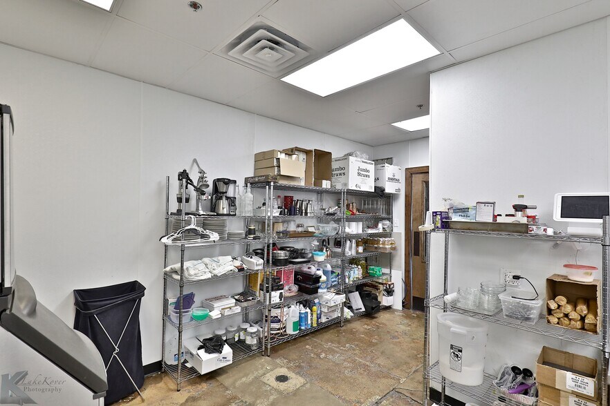 More Photos Of 382 Chestnut St, Abilene Bar For Sale