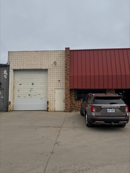 More Photos Of 33380-33386 Groesbeck Hwy, Fraser Industrial For Sale