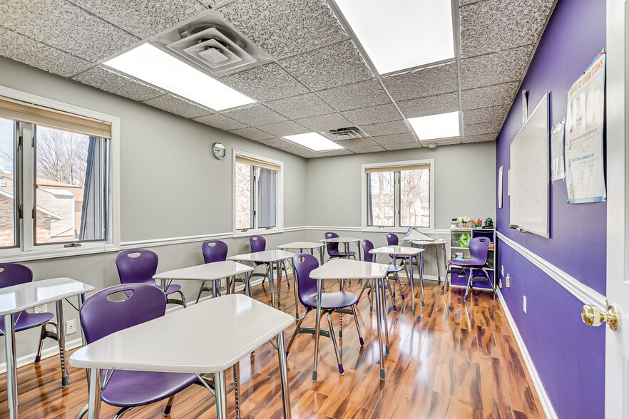 More Photos Of 894 Green St, Iselin Office For Sale