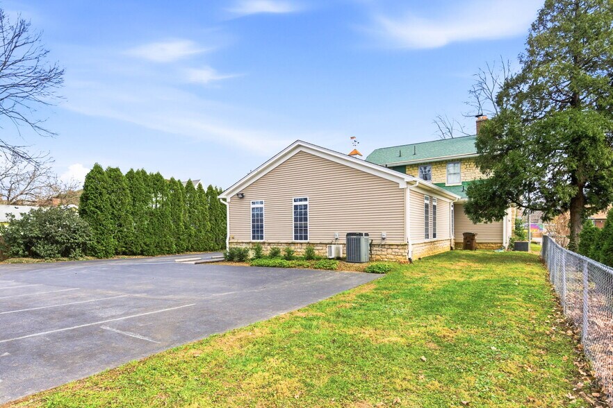 More Photos Of 3208 College Dr, Louisville Office For Sale