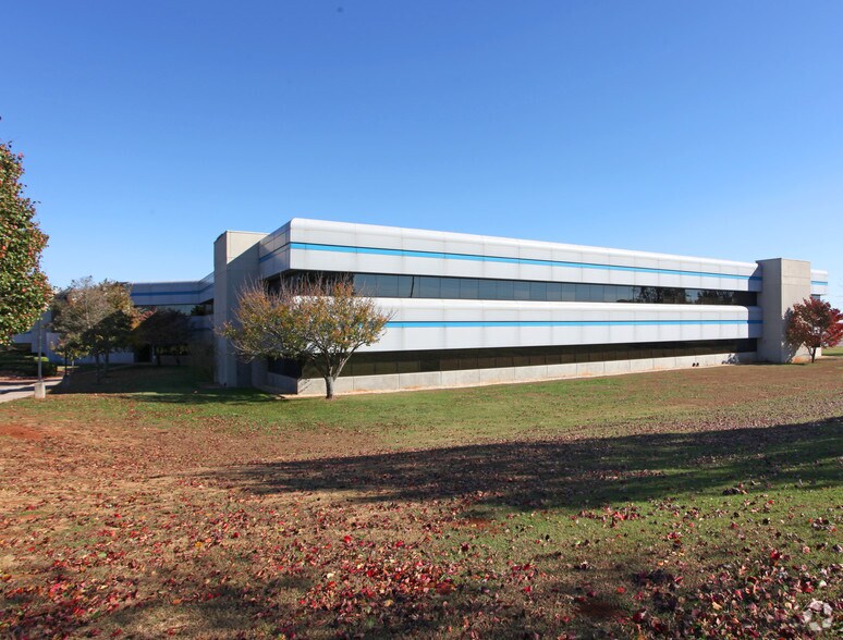 More Photos Of 1816 SW Remington Trl, Huntsville Manufacturing For Lease