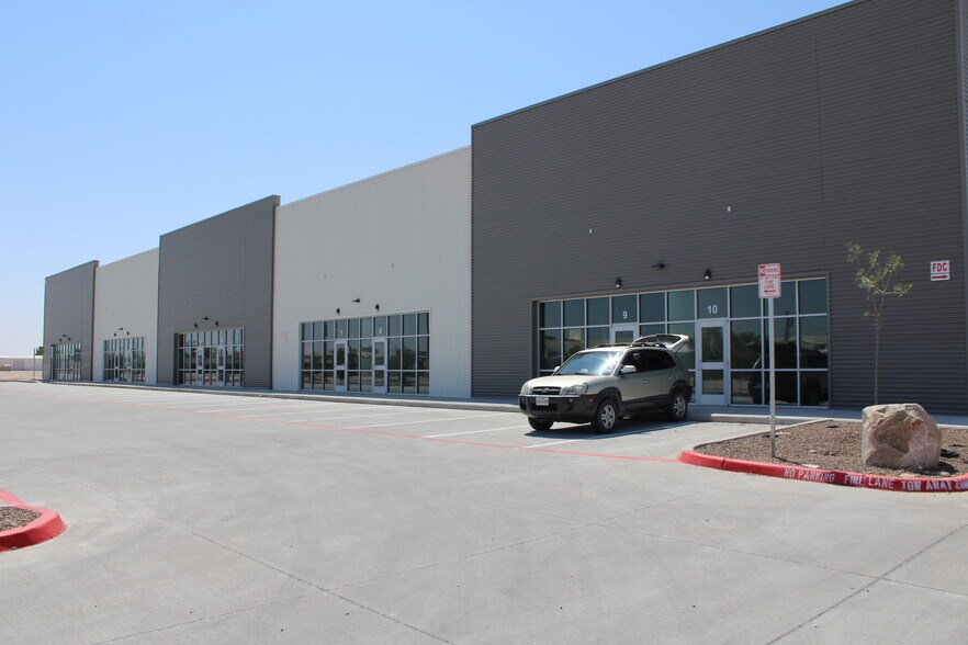 More Photos Of 1524 Pawling Dr, Horizon City Light Distribution For Sale