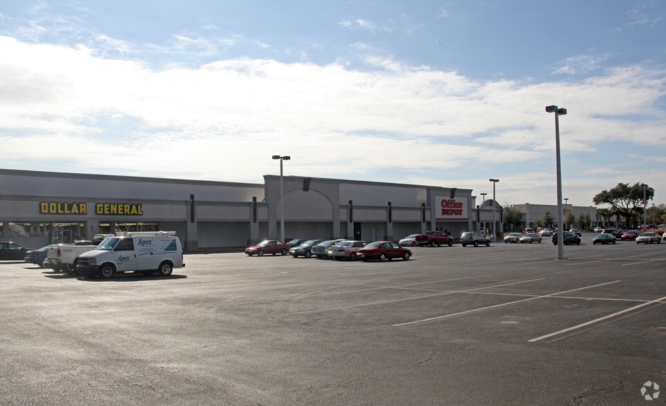 More Photos Of 458-655 W Brandon Blvd, Brandon Unknown For Lease